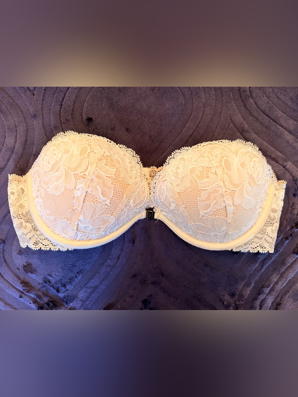 Victoria's Secret Lace Strapless Front-Closure BraSize: 32B